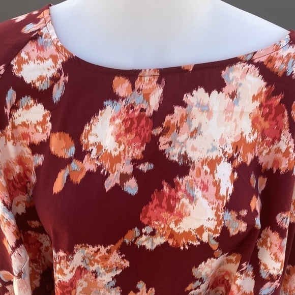 Plus size Lauren Conrad floral blouse mid sleeves puff sleeves 1 button neck - Picture 2 of 13
